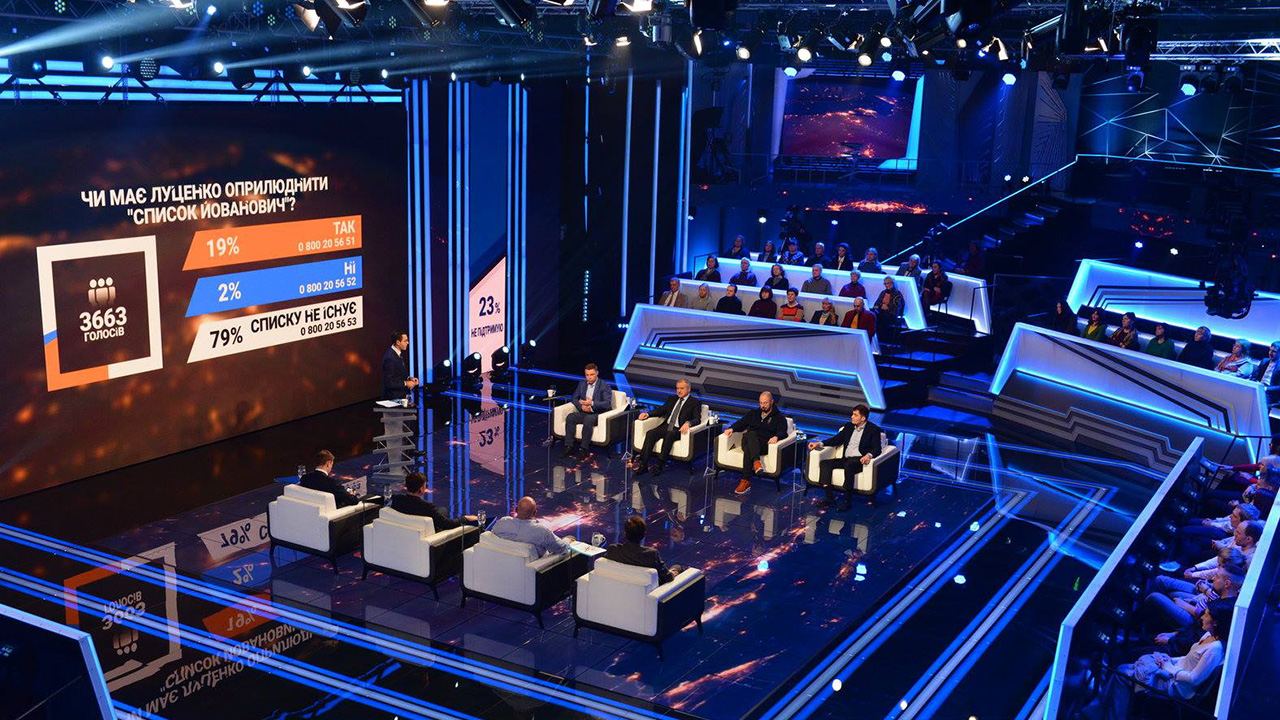 Debate show studio with TRUE dvLED panels