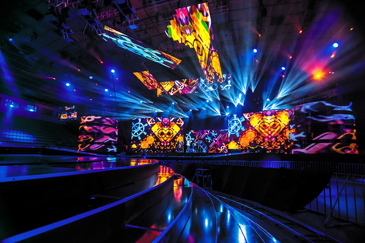 Creative stage visuals on TRUE dvLED