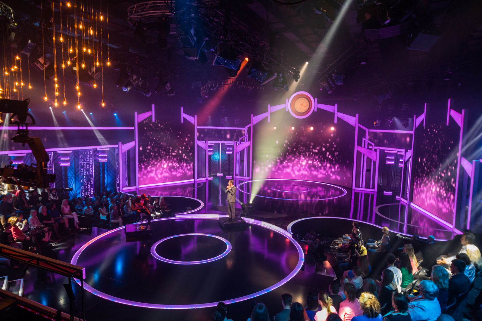 Live entertainment show on a TRUE dvLED stage