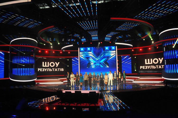 X Factor results arena on TRUE dvLED, ring truss above the cast lined up on stage