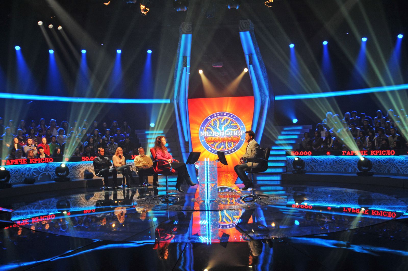Quiz show studio with TRUE dvLED set walls