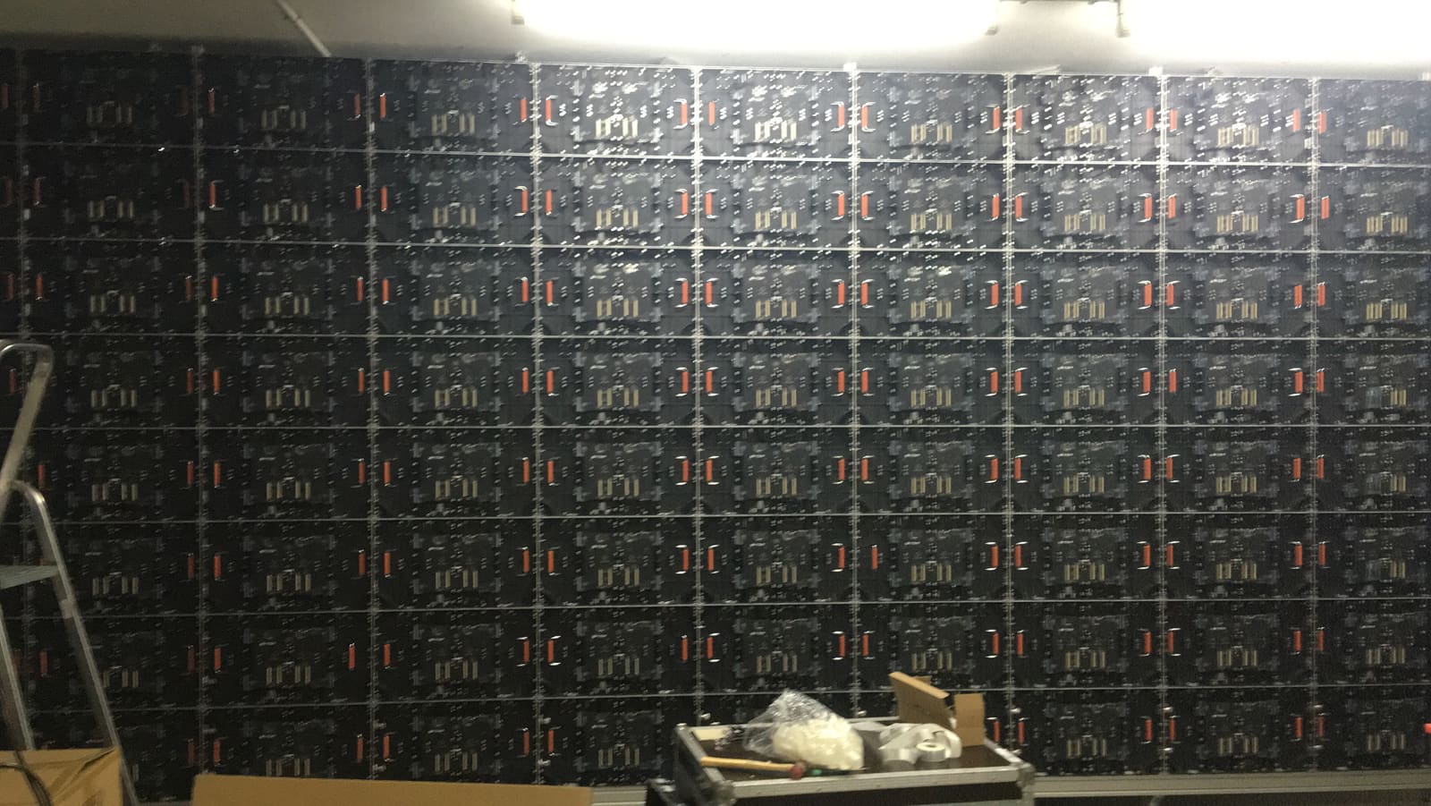Full wall of TRUE dvLED cabinet rear sides with handles and connectors