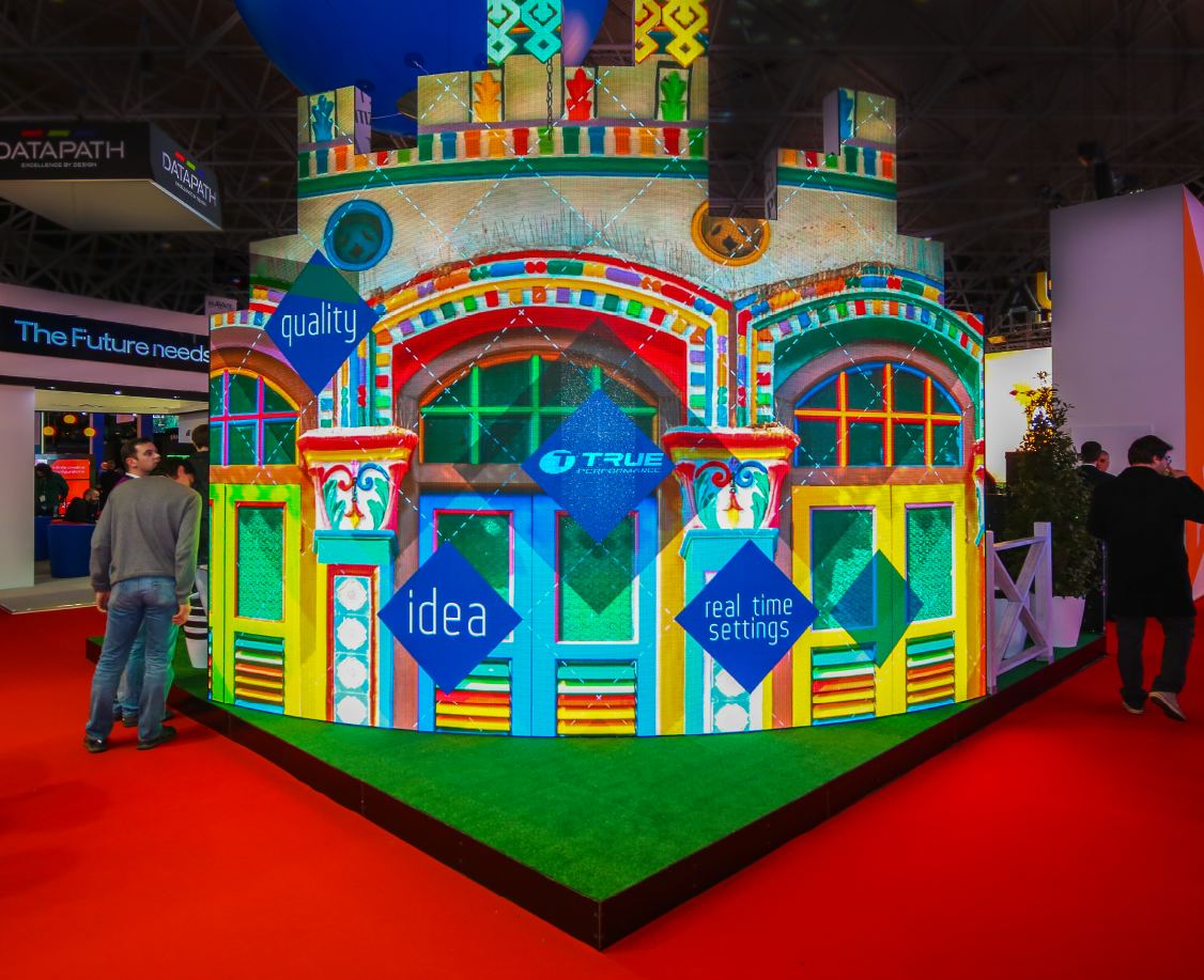 Curved creative TRUE dvLED exhibition build