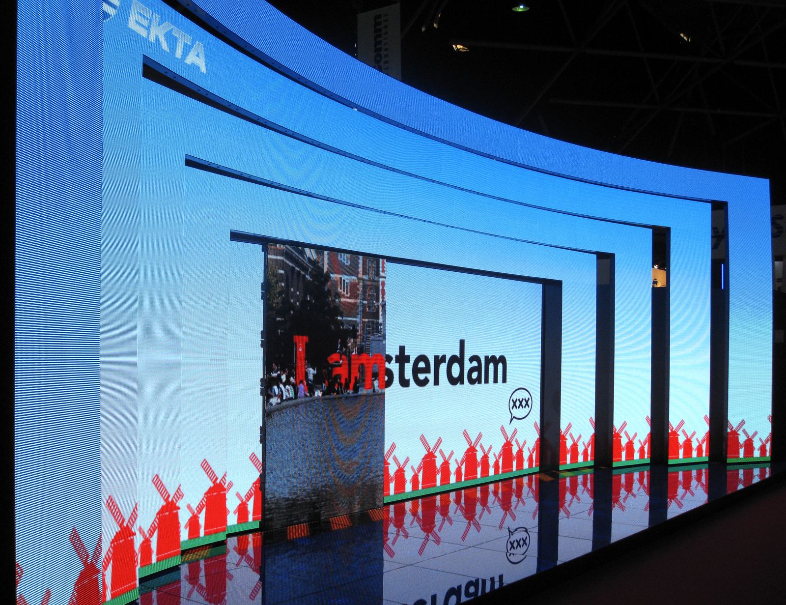 Curved TRUE dvLED wall at the ISE trade show in Amsterdam, 2012