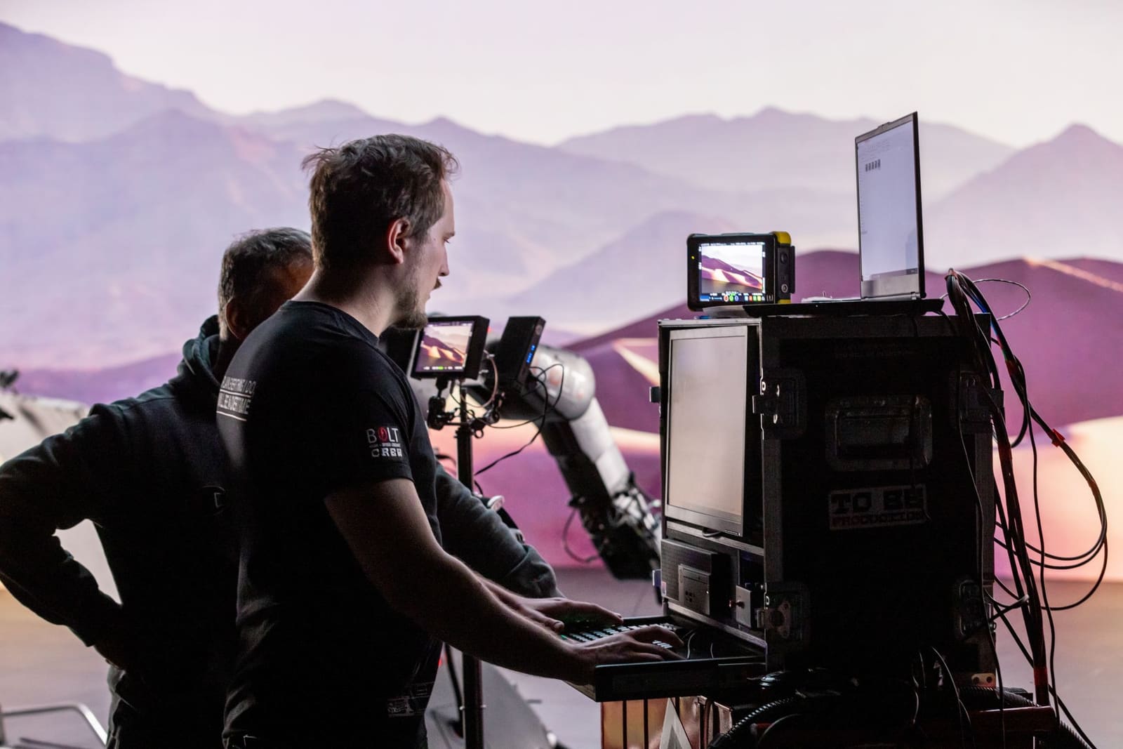 Operators at the control cart with monitors matching the content on the TRUE dvLED volume